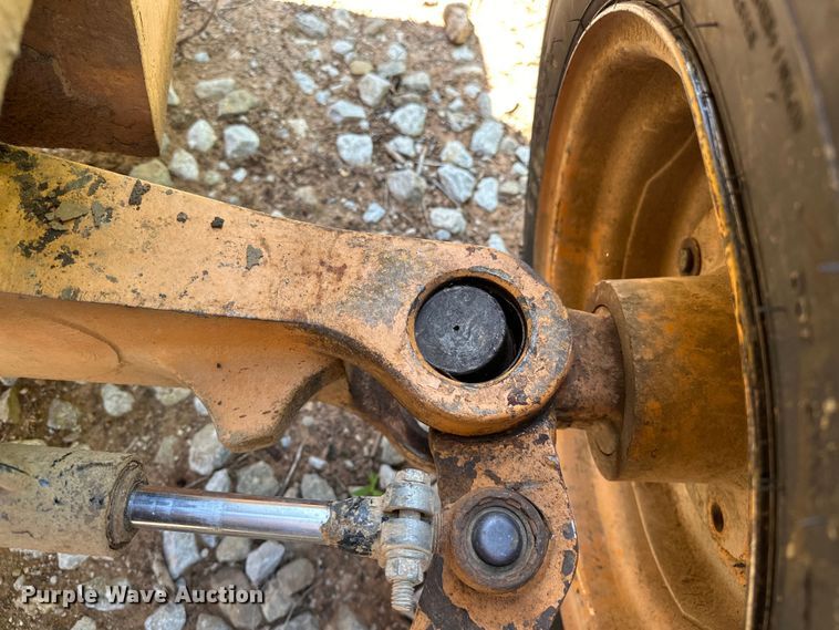 image for item NR9806 1999 Case 586E forklift