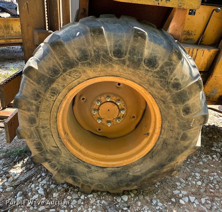 image for item NR9806 1999 Case 586E forklift