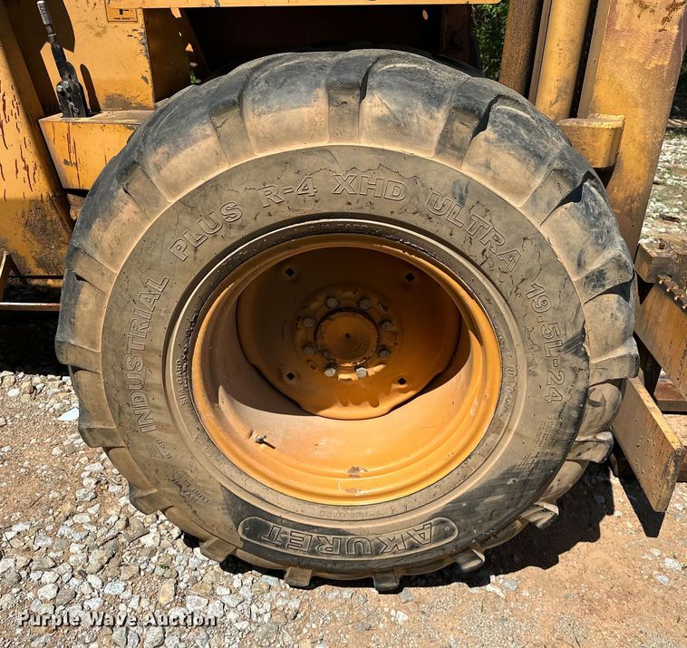 image for item NR9806 1999 Case 586E forklift