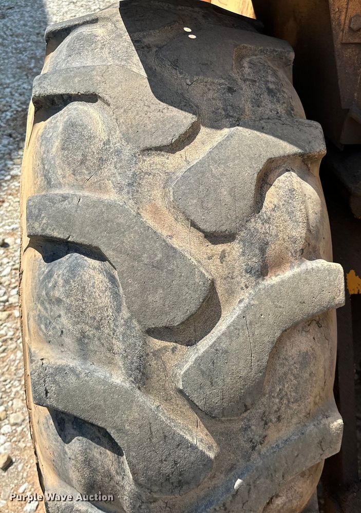 image for item NR9806 1999 Case 586E forklift