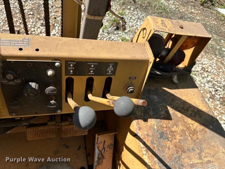 image for item NR9807 1997 Case 586E forklift