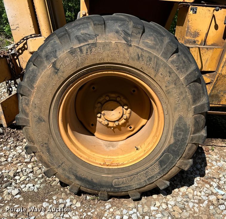 image for item NR9807 1997 Case 586E forklift