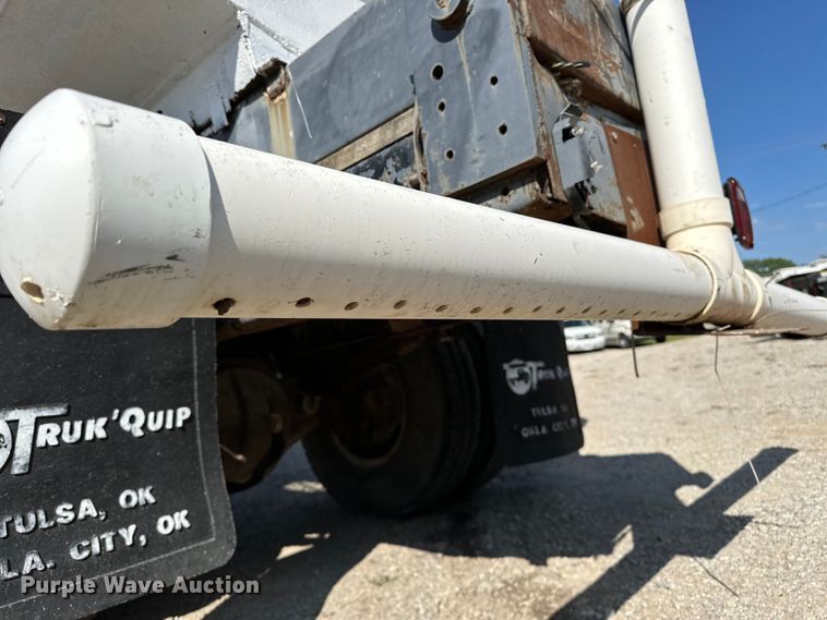 image for item NR9848 1982 GMC water truck