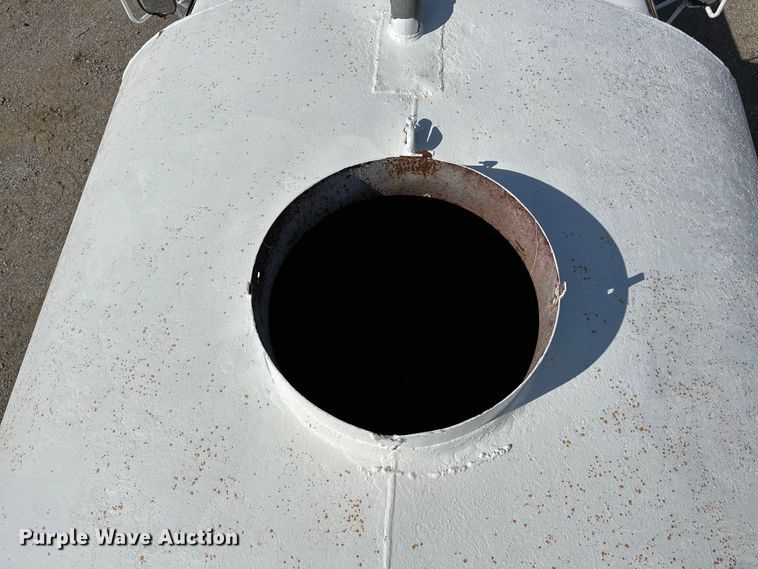 image for item NR9848 1982 GMC water truck