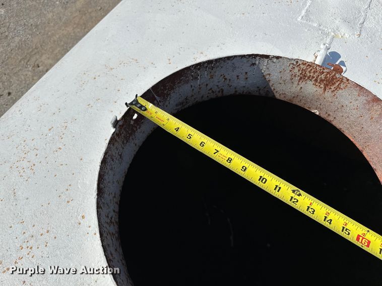 image for item NR9848 1982 GMC water truck