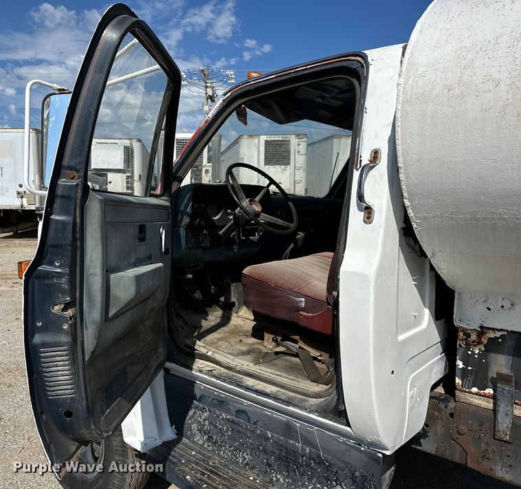 image for item NR9848 1982 GMC water truck