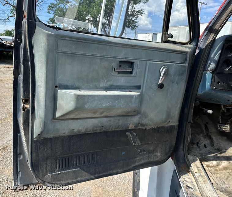 image for item NR9848 1982 GMC water truck