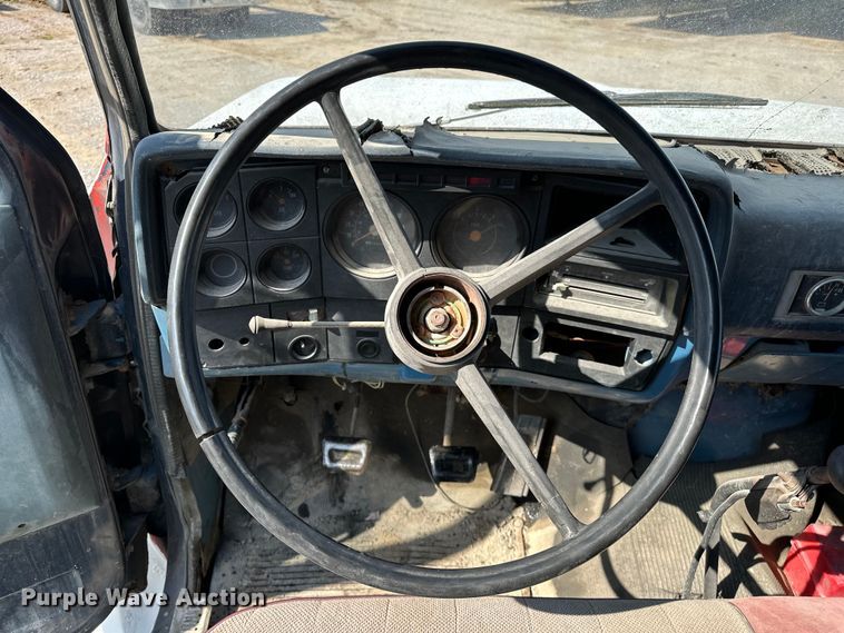 image for item NR9848 1982 GMC water truck