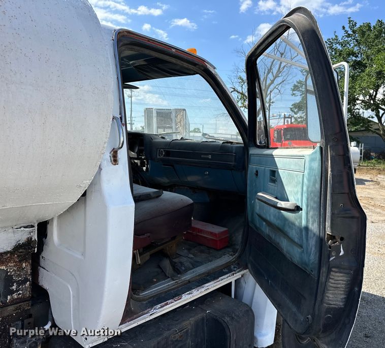 image for item NR9848 1982 GMC water truck