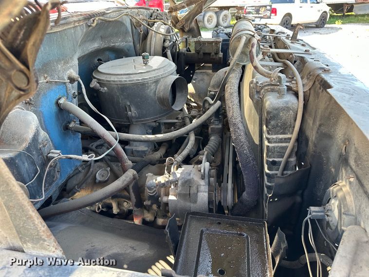 image for item NR9848 1982 GMC water truck