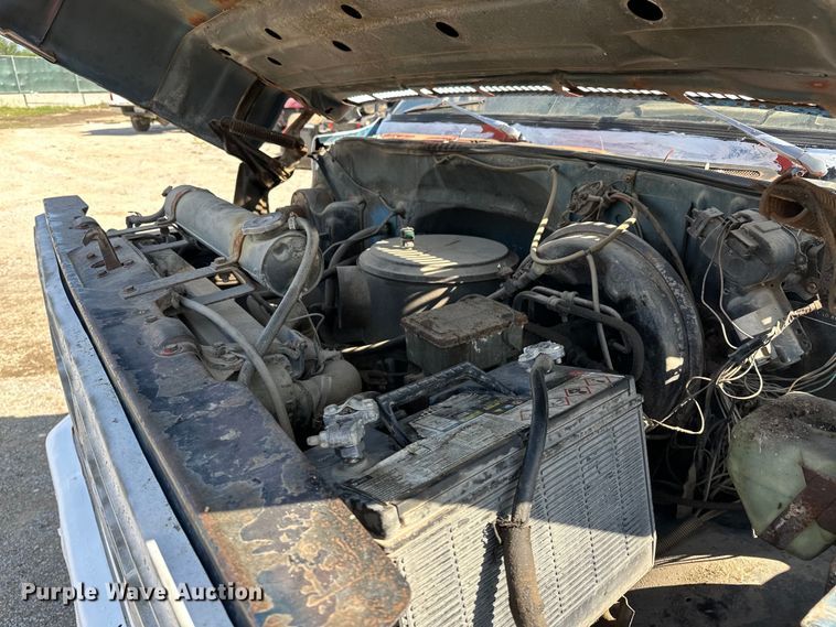 image for item NR9848 1982 GMC water truck