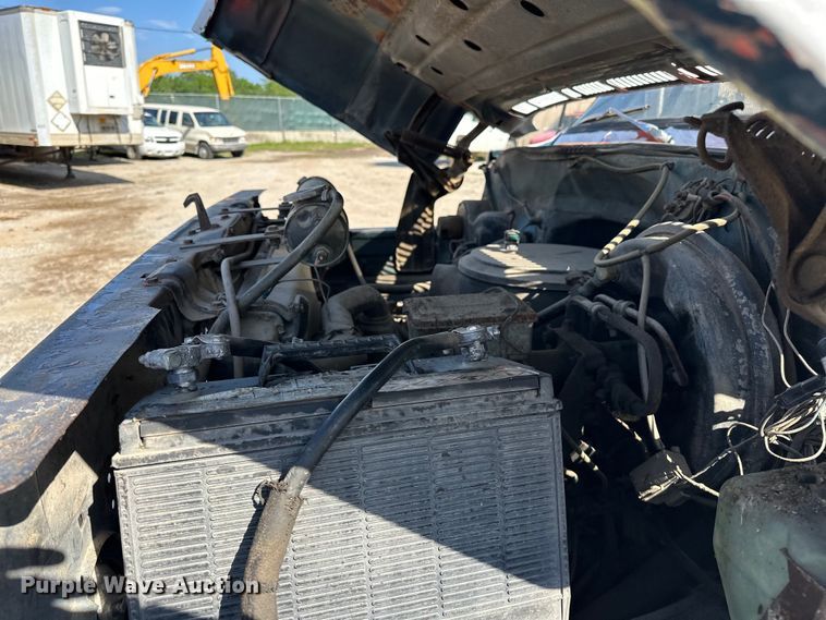 image for item NR9848 1982 GMC water truck