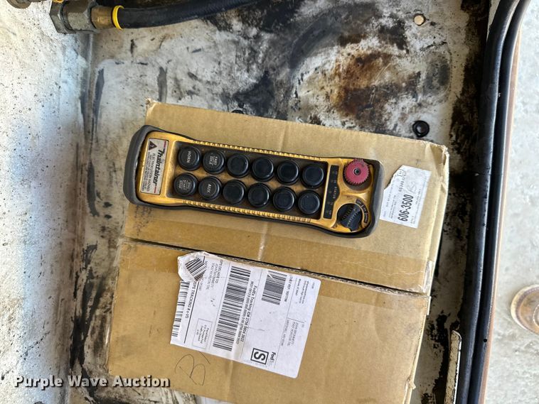 image for item NT9085 2017 Kenworth T370 utility / service truck