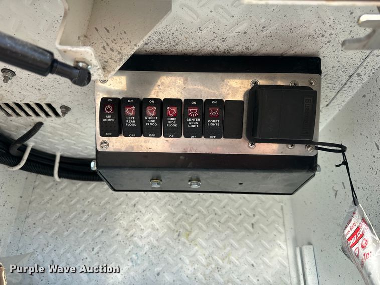 image for item NT9085 2017 Kenworth T370 utility / service truck