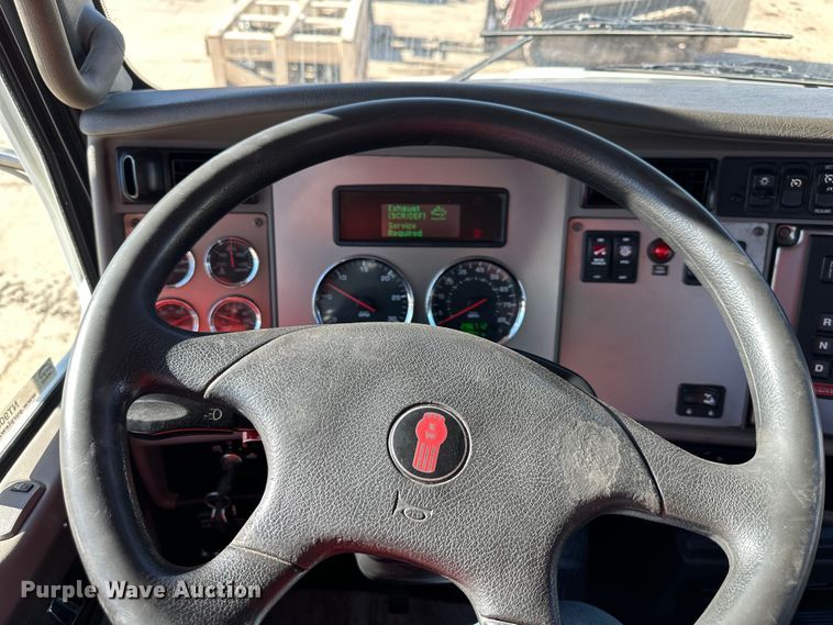 image for item NT9085 2017 Kenworth T370 utility / service truck