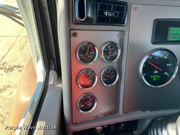 image for item NT9085 2017 Kenworth T370 utility / service truck