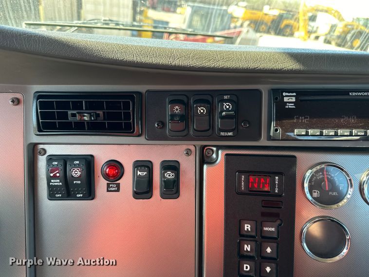 image for item NT9085 2017 Kenworth T370 utility / service truck