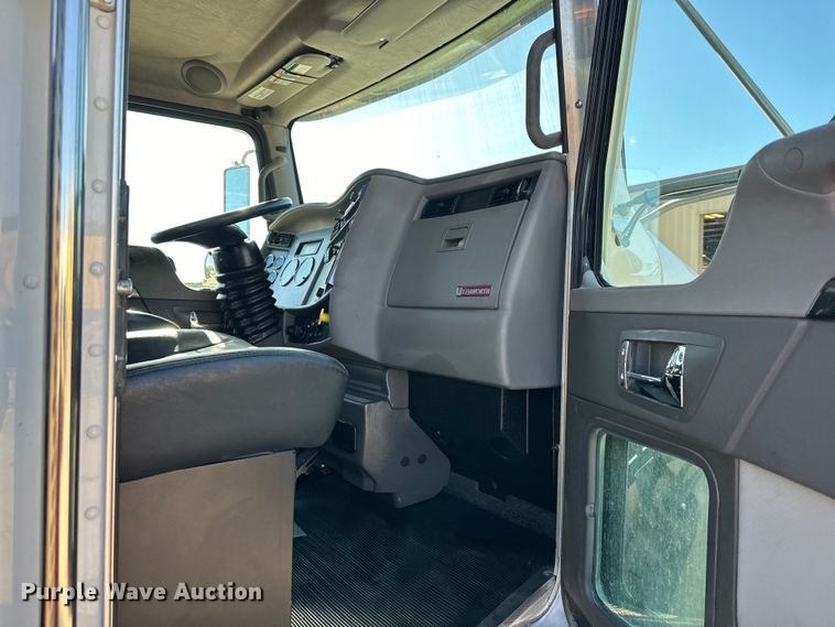 image for item NT9085 2017 Kenworth T370 utility / service truck