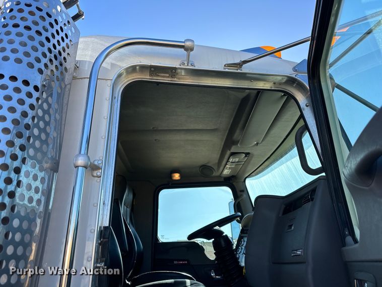 image for item NT9085 2017 Kenworth T370 utility / service truck