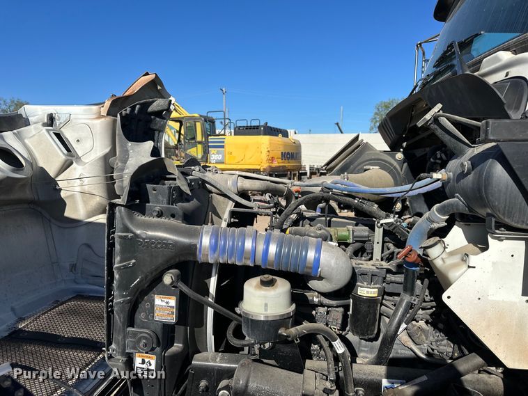 image for item NT9085 2017 Kenworth T370 utility / service truck