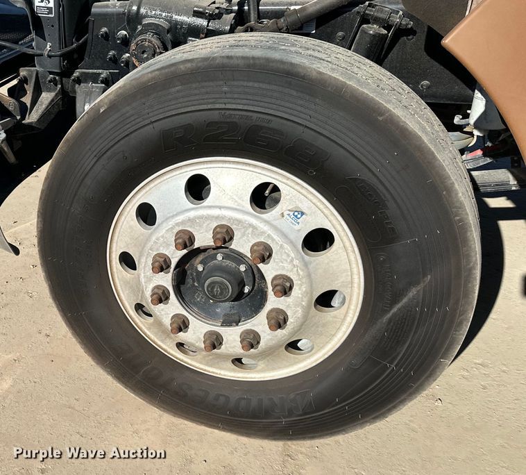 image for item NT9085 2017 Kenworth T370 utility / service truck