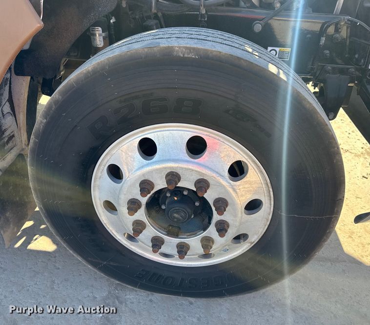 image for item NT9085 2017 Kenworth T370 utility / service truck