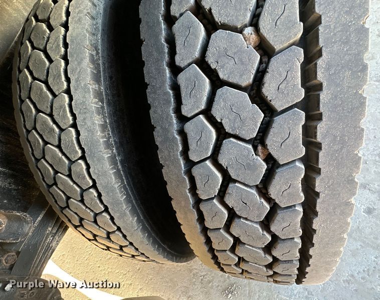 image for item NT9085 2017 Kenworth T370 utility / service truck