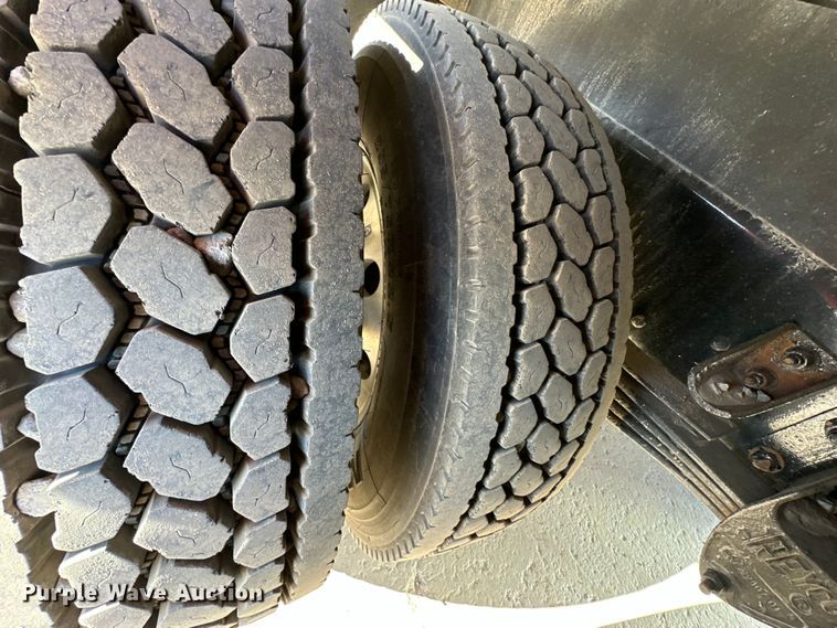 image for item NT9085 2017 Kenworth T370 utility / service truck