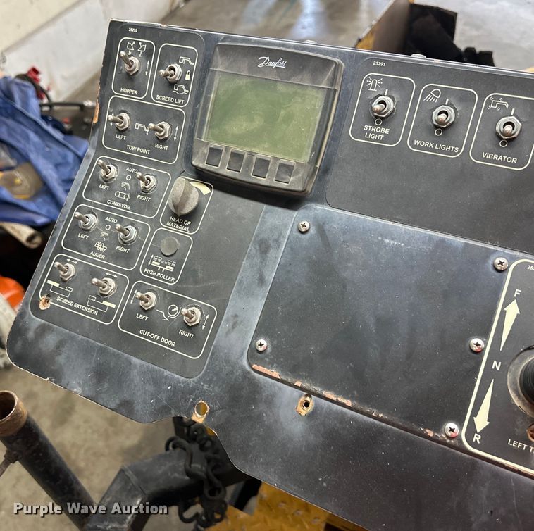 image for item NT9160 2016 Weiler P385A paver