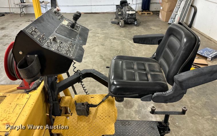 image for item NT9160 2016 Weiler P385A paver