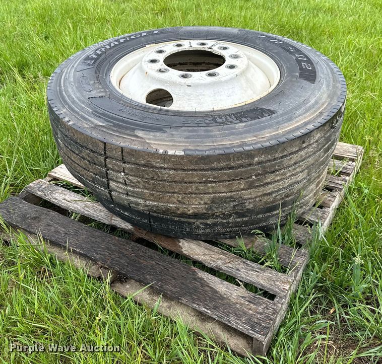 image for item NT9186 (6) 11R22.5 studded tires 