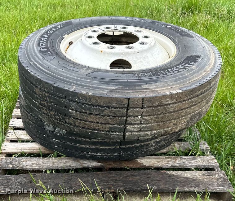 image for item NT9186 (6) 11R22.5 studded tires 