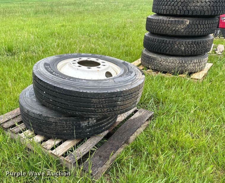 image for item NT9186 (6) 11R22.5 studded tires 