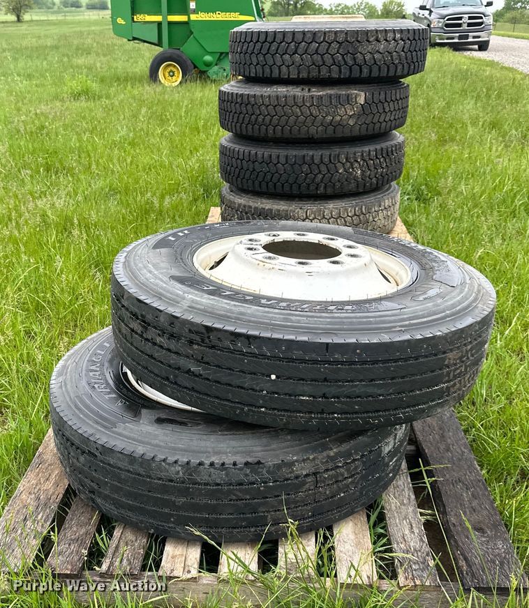 image for item NT9186 (6) 11R22.5 studded tires 