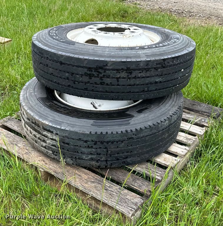 image for item NT9186 (6) 11R22.5 studded tires 