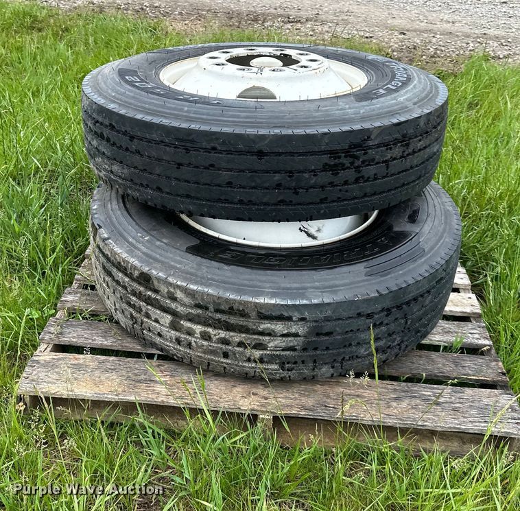 image for item NT9186 (6) 11R22.5 studded tires 