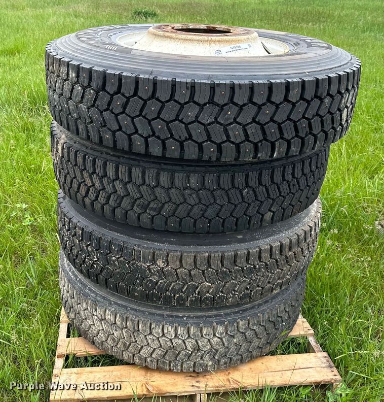 image for item NT9186 (6) 11R22.5 studded tires 