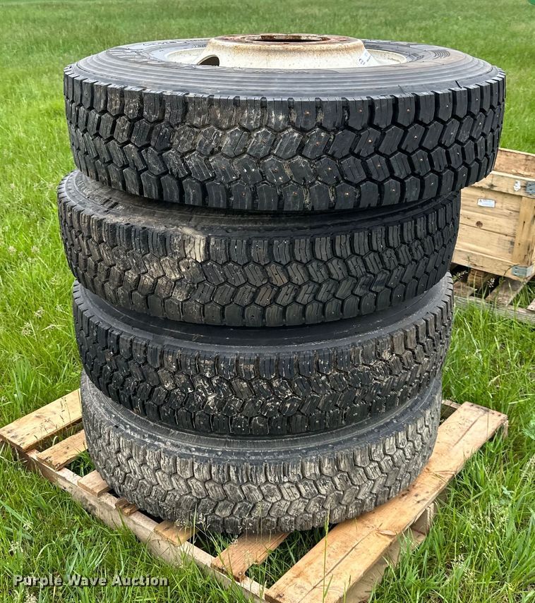 image for item NT9186 (6) 11R22.5 studded tires 