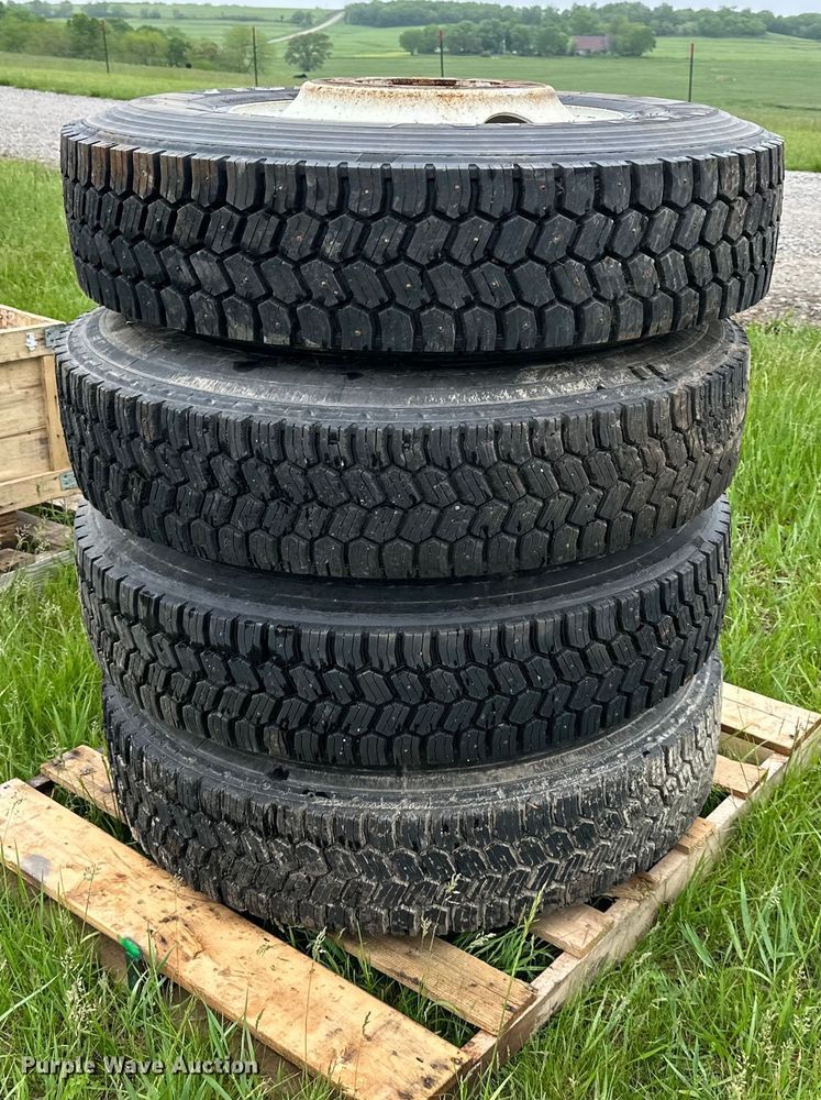 image for item NT9186 (6) 11R22.5 studded tires 