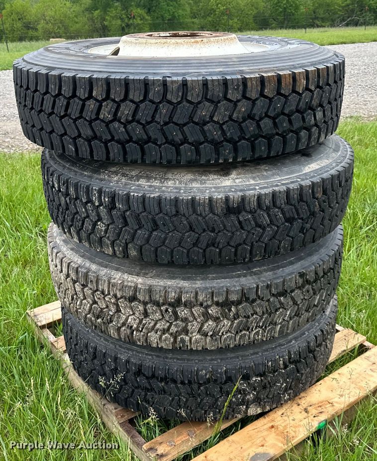 image for item NT9186 (6) 11R22.5 studded tires 