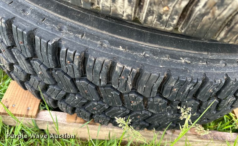 image for item NT9186 (6) 11R22.5 studded tires 