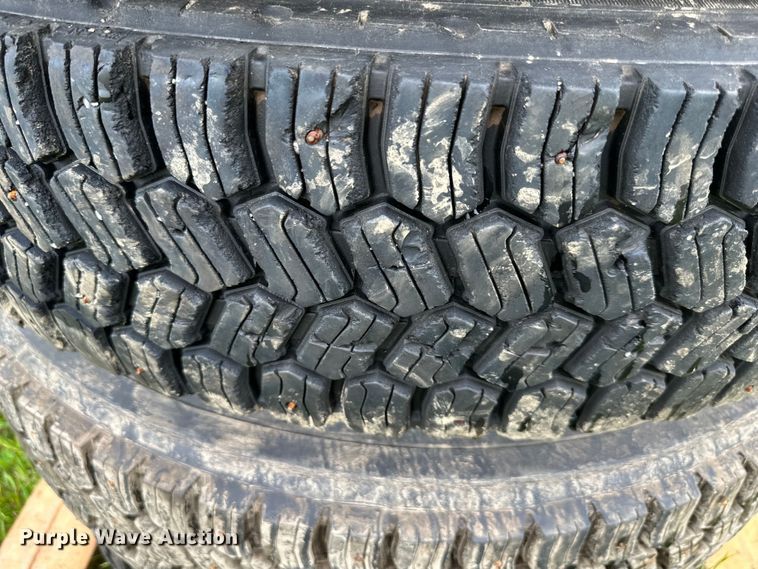 image for item NT9186 (6) 11R22.5 studded tires 