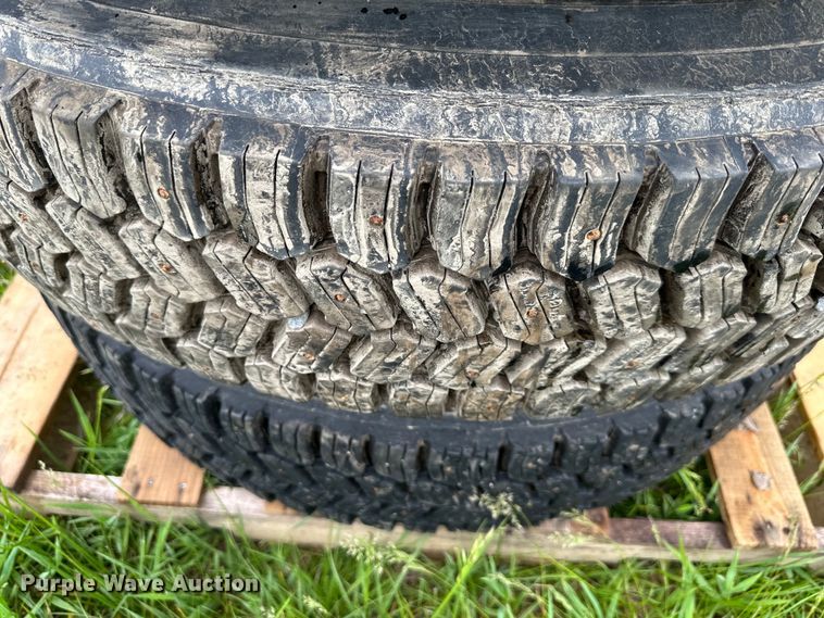 image for item NT9186 (6) 11R22.5 studded tires 