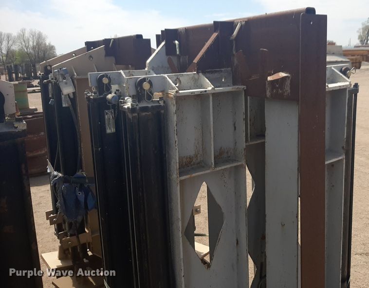 image for item NV9042 (4) shipping container hydraulic lifts