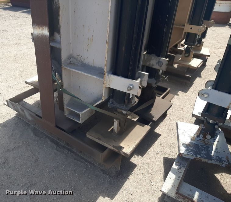 image for item NV9042 (4) shipping container hydraulic lifts
