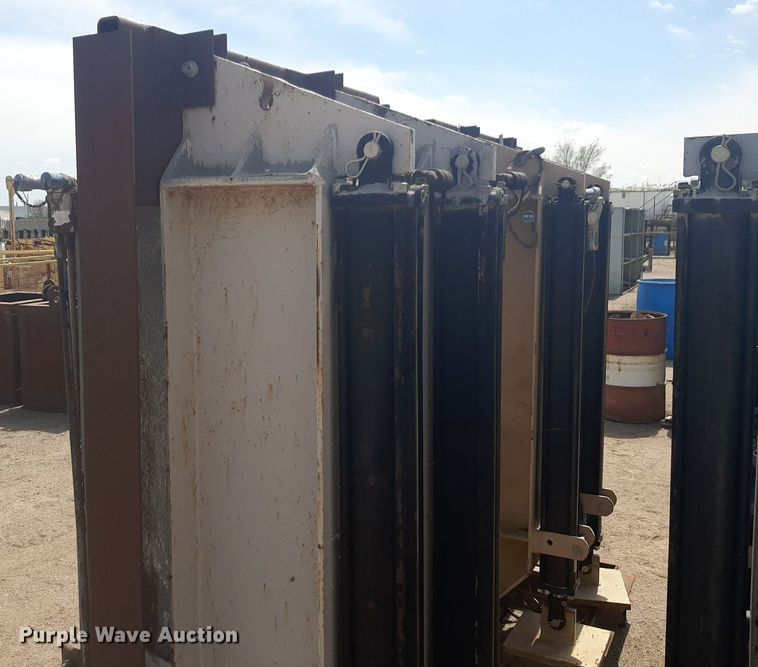 image for item NV9042 (4) shipping container hydraulic lifts