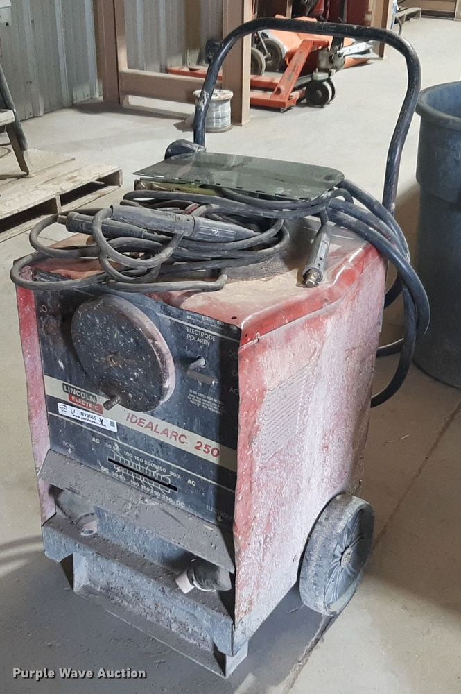 image for item NV9065 Lincoln Idealarc 250 welder