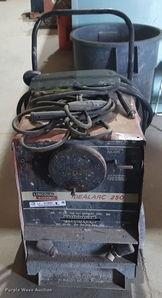 image for item NV9065 Lincoln Idealarc 250 welder