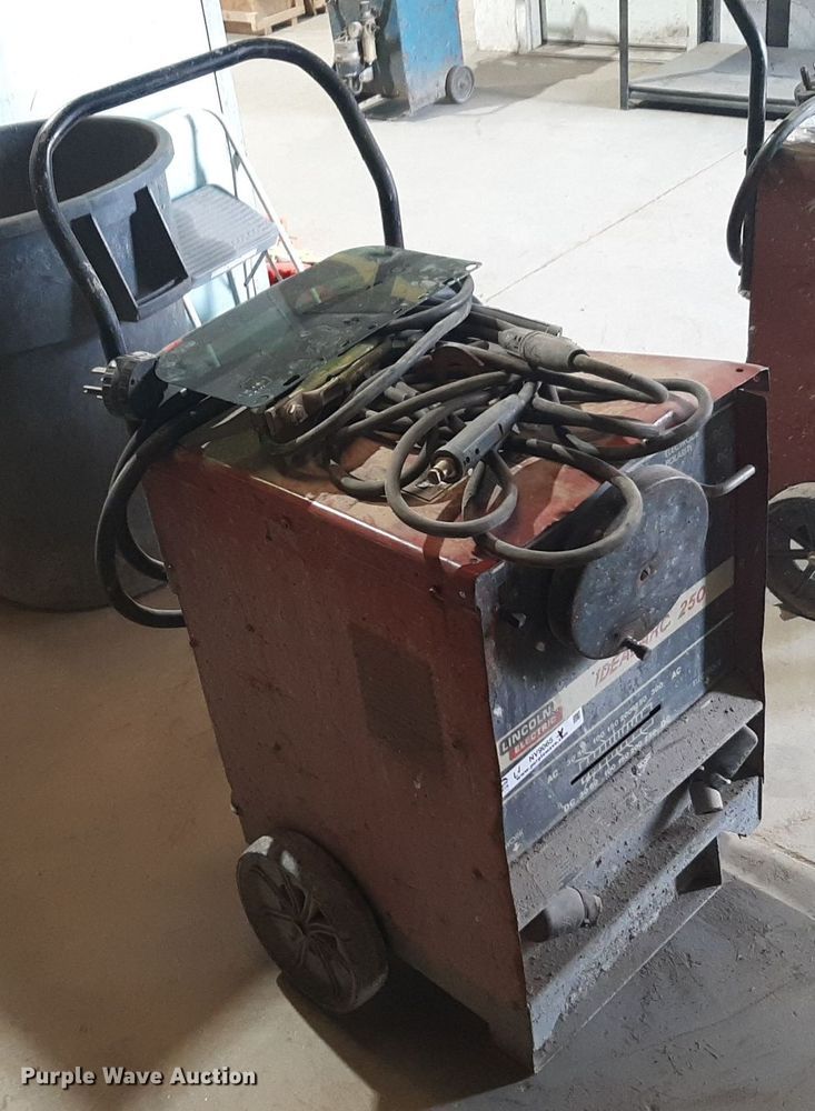 image for item NV9065 Lincoln Idealarc 250 welder