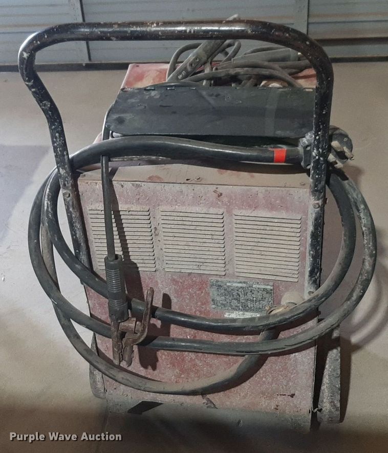 image for item NV9065 Lincoln Idealarc 250 welder